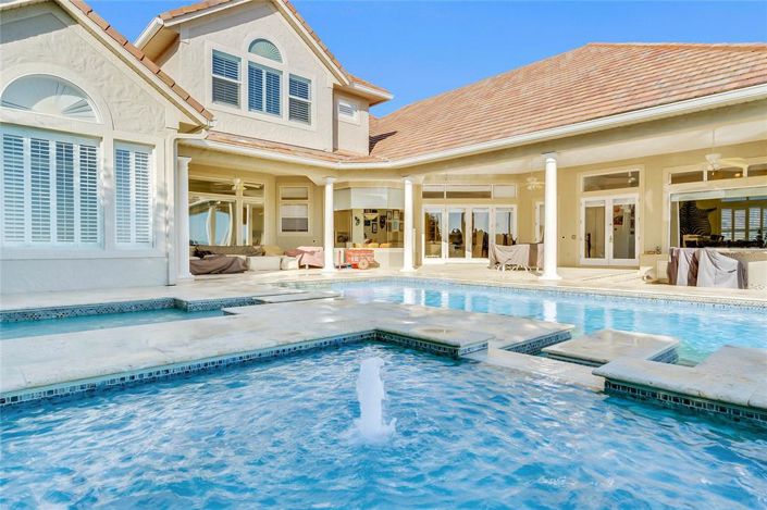 Image No.56-6 Bed Property for sale