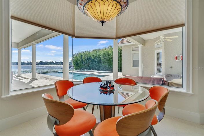 Image No.8-6 Bed Property for sale