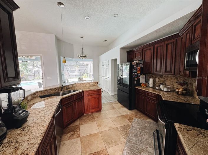 Image No.12-4 Bed Property for sale