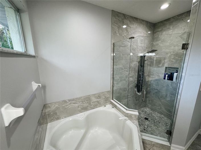 Image No.26-4 Bed Property for sale