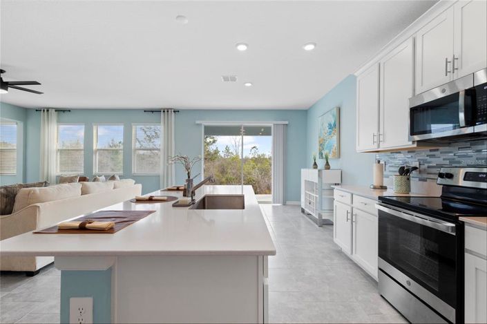 Image No.8-5 Bed Property for sale