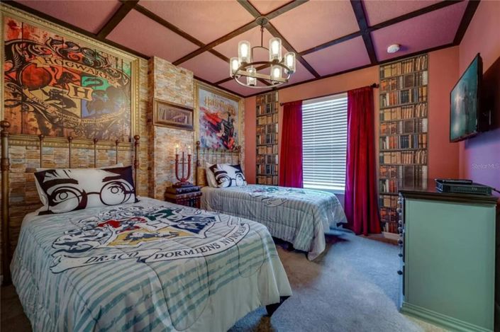 Image No.15-10 Bed Property for sale