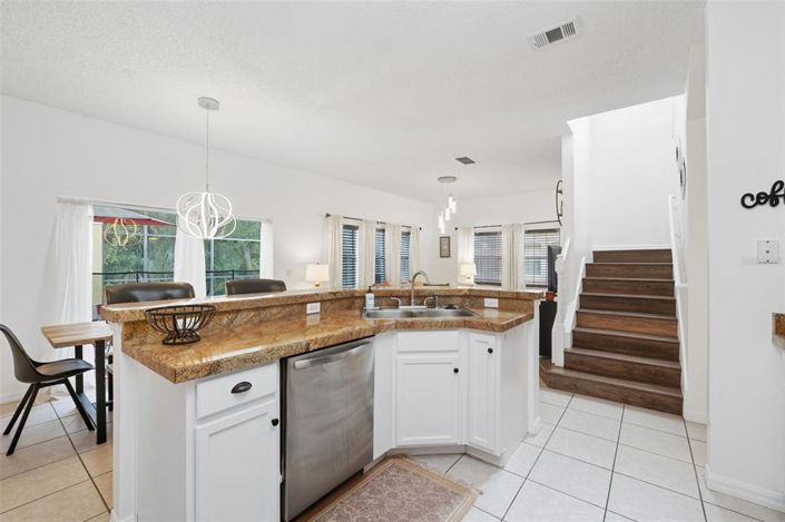 Image No.13-4 Bed Townhouse for sale