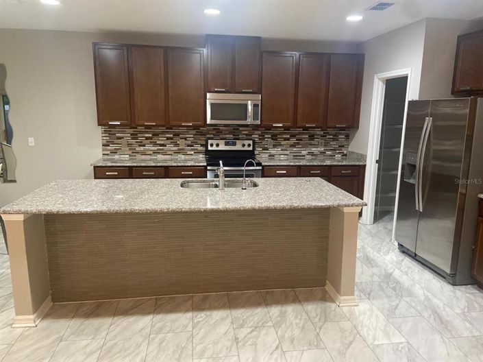 Image No.17-4 Bed Property for sale