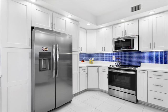 Image No.10-3 Bed Property for sale