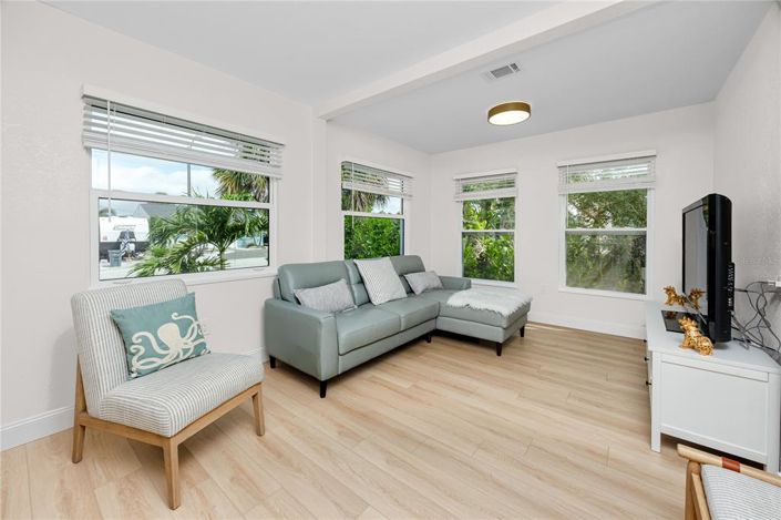 Image No.12-3 Bed Property for sale