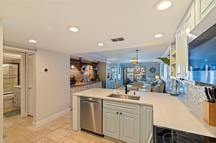 Image No.11-2 Bed Property for sale