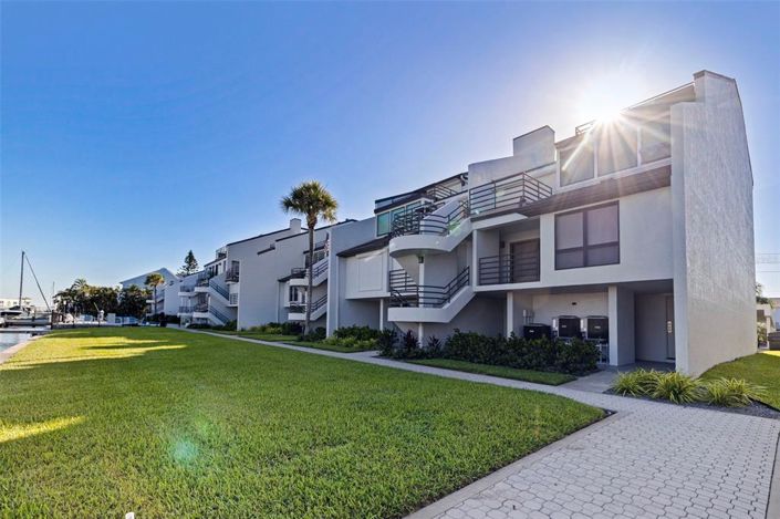 Image No.41-2 Bed Property for sale