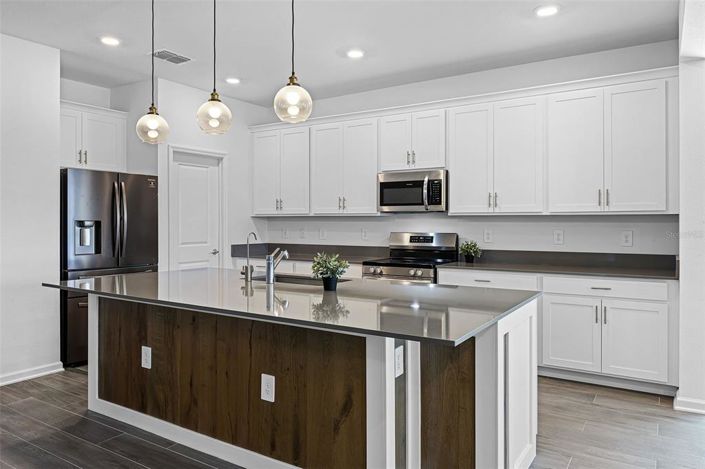 Image No.3-4 Bed Property for sale