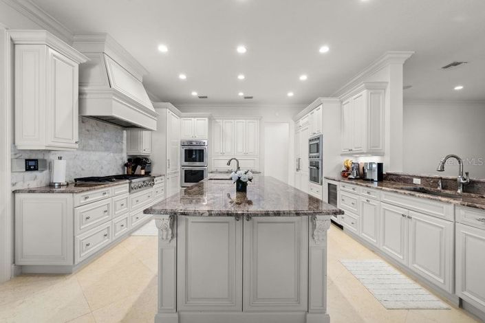 Image No.21-5 Bed Property for sale