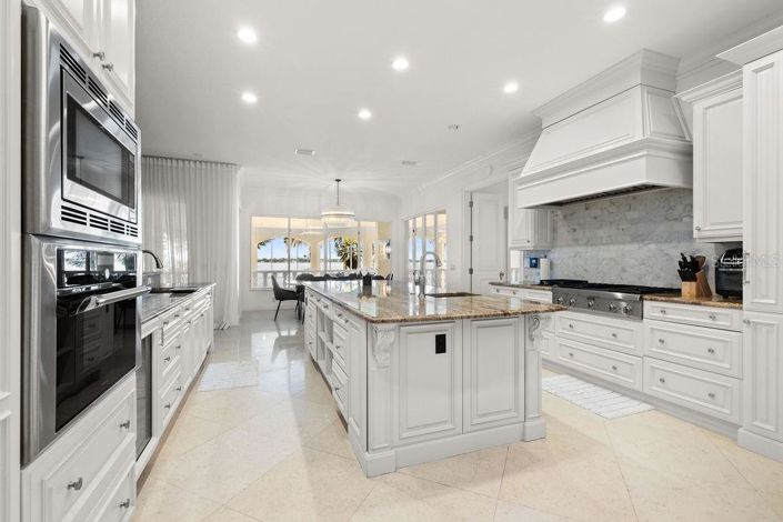 Image No.23-5 Bed Property for sale