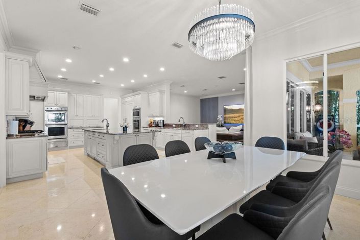 Image No.25-5 Bed Property for sale