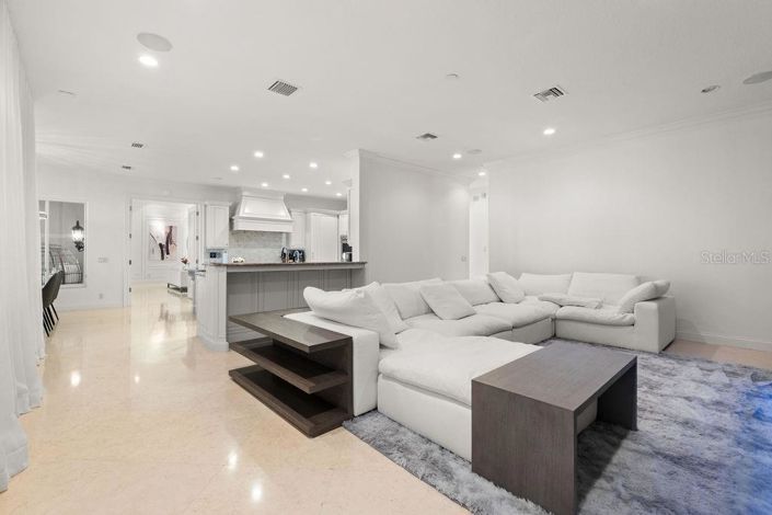 Image No.27-5 Bed Property for sale