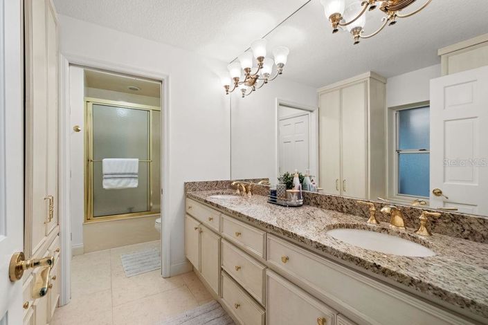 Image No.45-5 Bed Property for sale