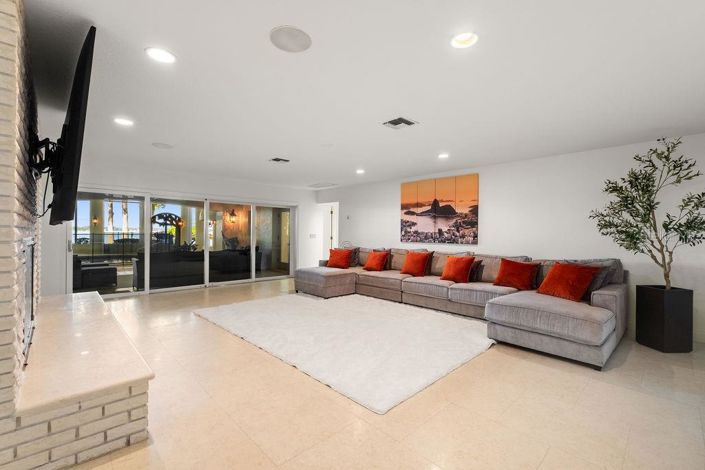 Image No.47-5 Bed Property for sale