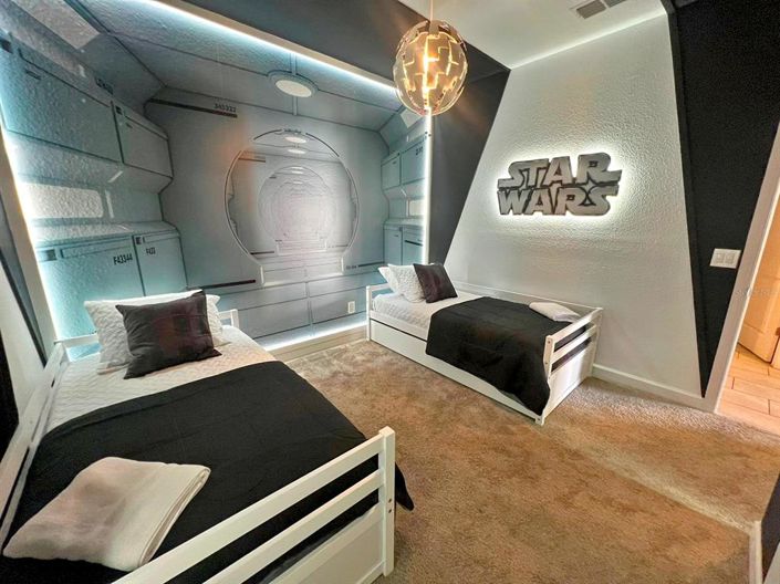 Image No.18-5 Bed Townhouse for sale