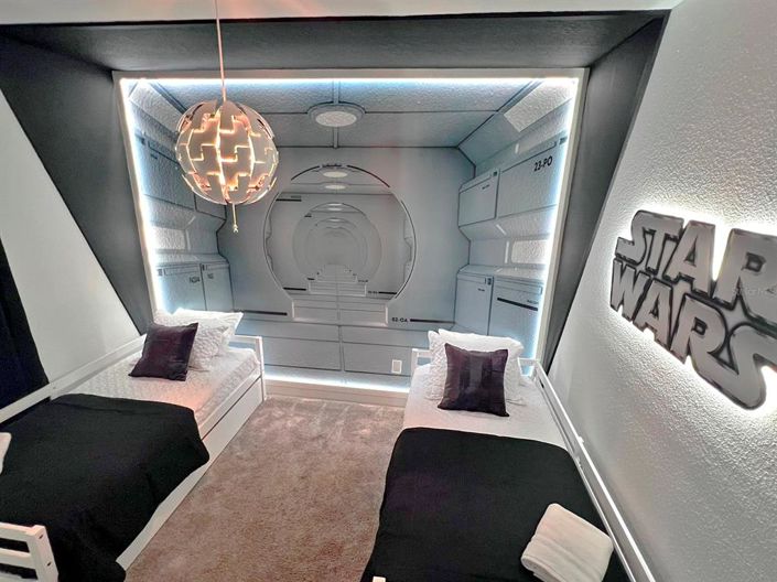 Image No.19-5 Bed Townhouse for sale