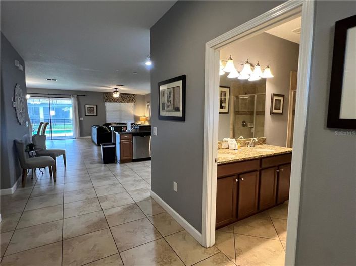 Image No.6-8 Bed Property for sale