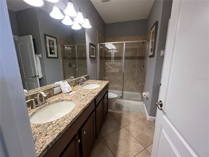 Image No.9-8 Bed Property for sale