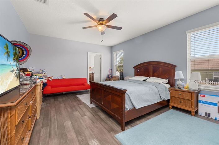 Image No.19-3 Bed Property for sale