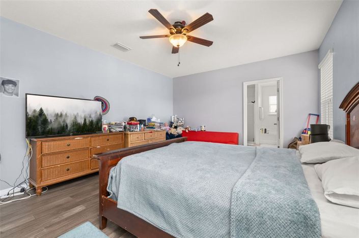 Image No.20-3 Bed Property for sale