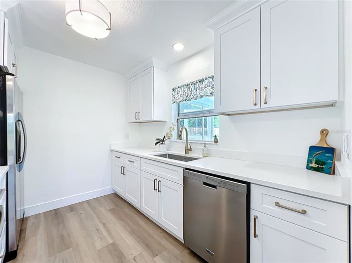 Image No.10-2 Bed Property for sale