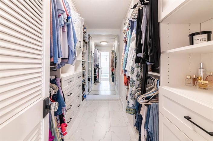 Image No.40-3 Bed Property for sale