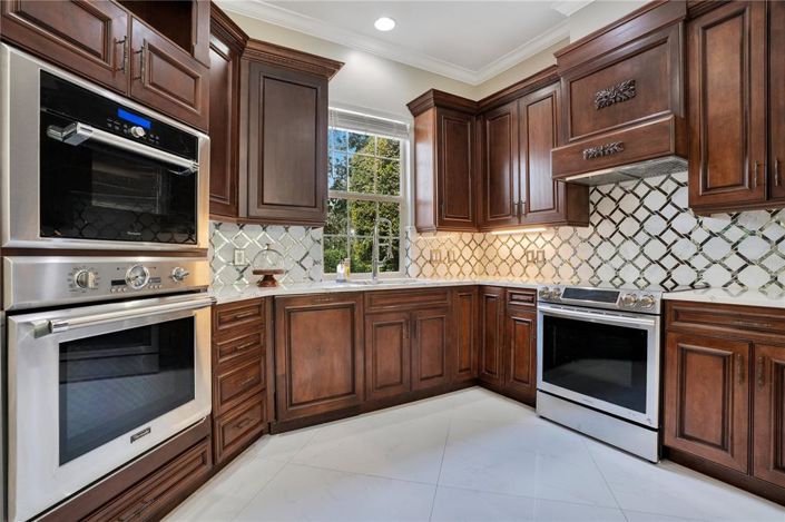 Image No.28-4 Bed Property for sale