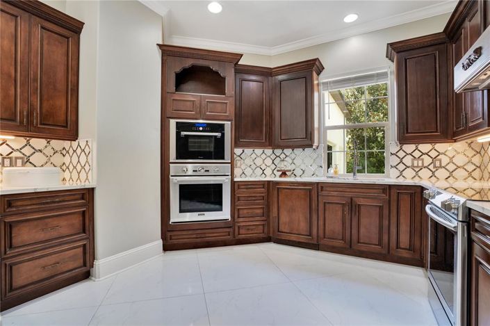 Image No.30-4 Bed Property for sale