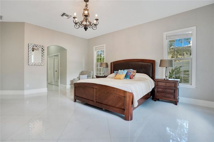 Image No.32-4 Bed Property for sale