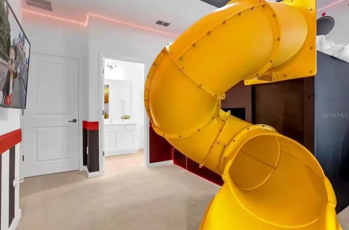 Image No.20-15 Bed Property for sale