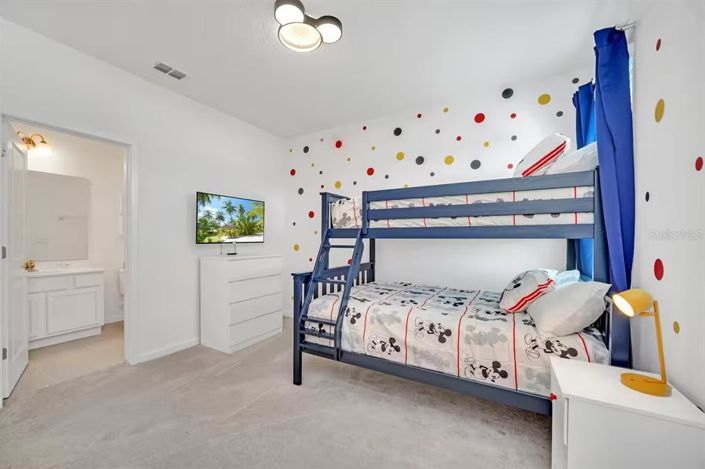 Image No.23-15 Bed Property for sale