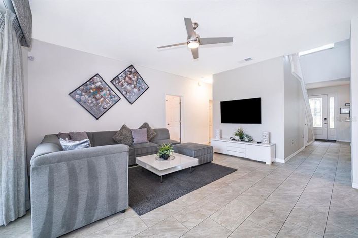 Image No.10-6 Bed Property for sale