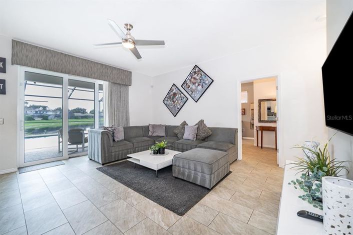 Image No.11-6 Bed Property for sale