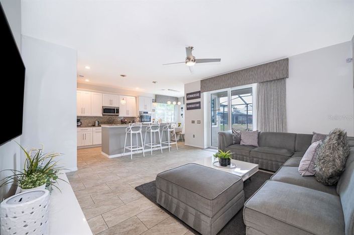 Image No.12-6 Bed Property for sale