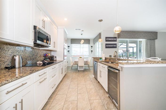 Image No.13-6 Bed Property for sale