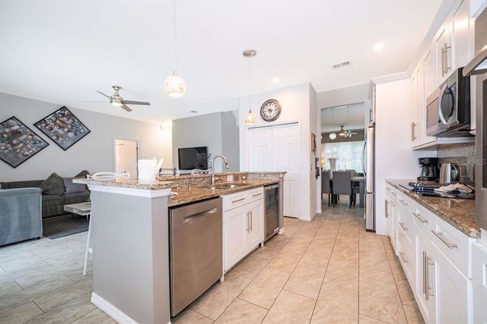 Image No.14-6 Bed Property for sale