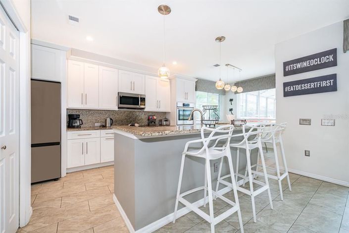 Image No.16-6 Bed Property for sale