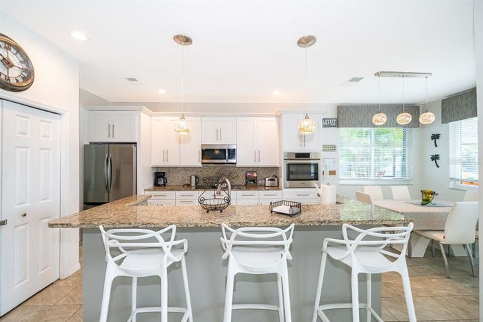 Image No.17-6 Bed Property for sale