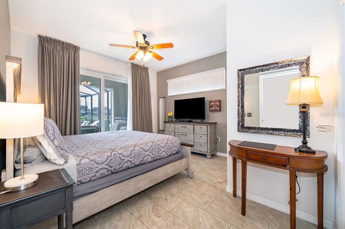 Image No.20-6 Bed Property for sale