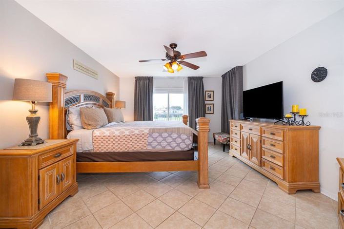 Image No.25-6 Bed Property for sale