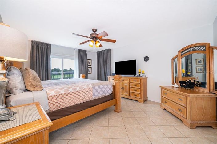 Image No.26-6 Bed Property for sale