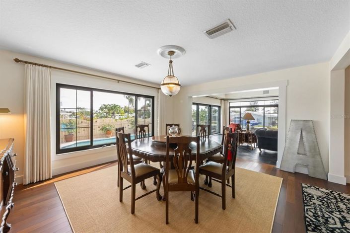 Image No.13-5 Bed Property for sale