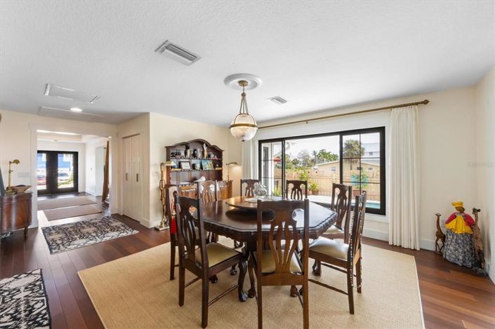 Image No.14-5 Bed Property for sale