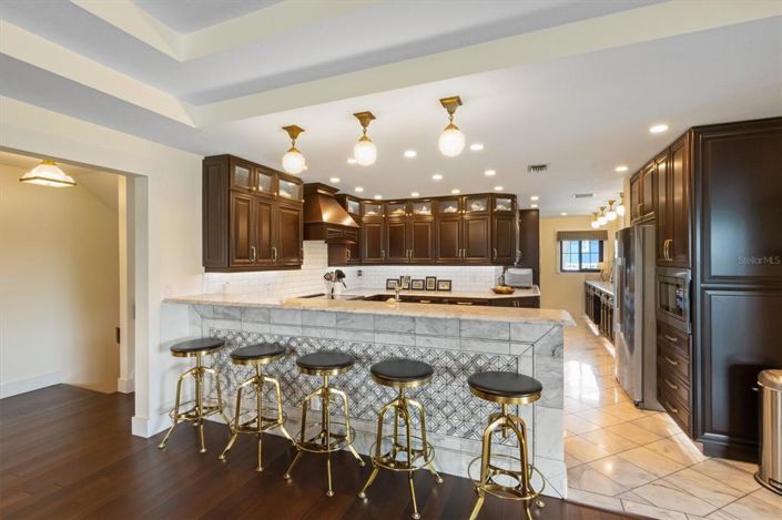 Image No.16-5 Bed Property for sale