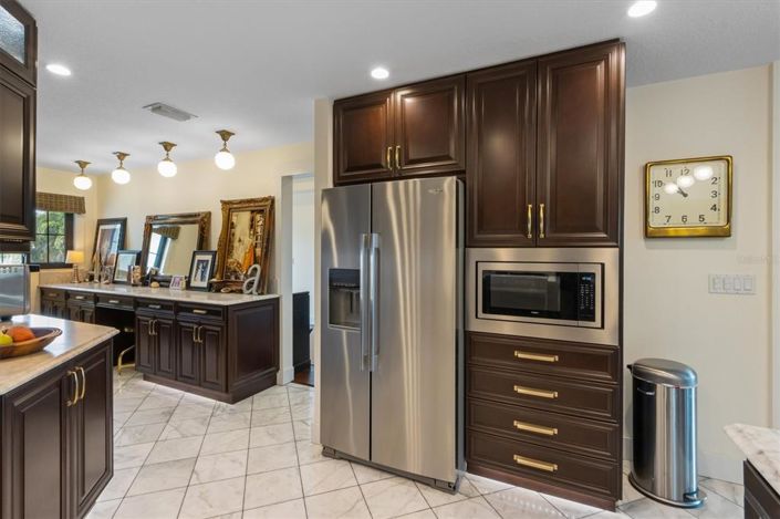 Image No.19-5 Bed Property for sale