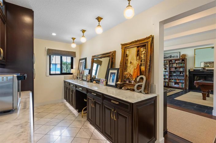 Image No.20-5 Bed Property for sale