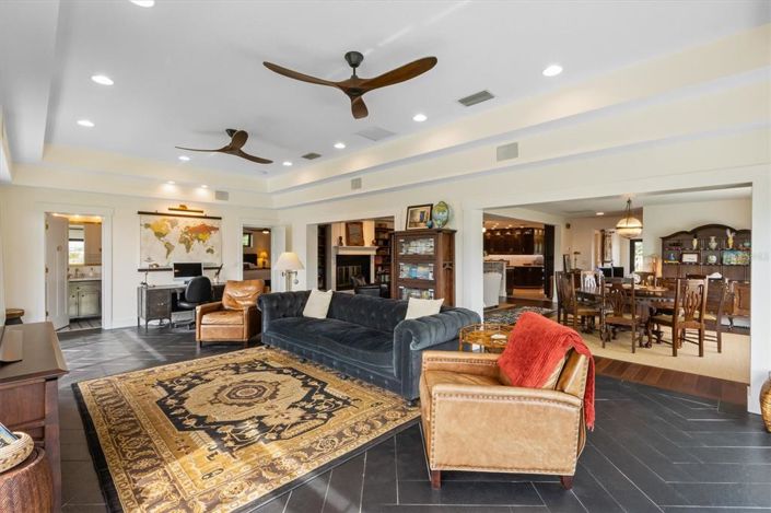 Image No.25-5 Bed Property for sale