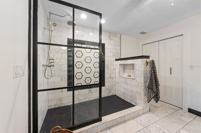 Image No.39-5 Bed Property for sale