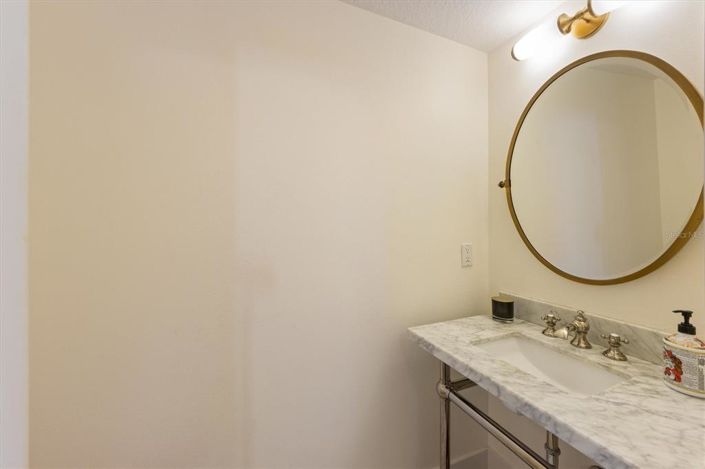 Image No.43-5 Bed Property for sale